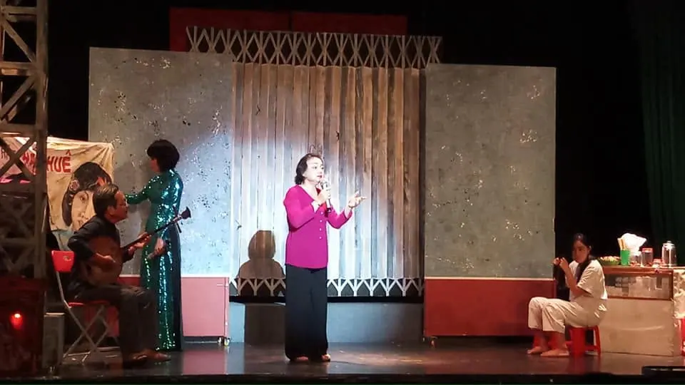 Châu báu và Tông đồ / Cảnh diễn