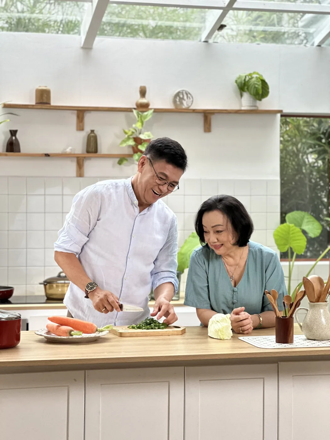 Một khoảnh khắc diễn xuất tại bối cảnh bếp
