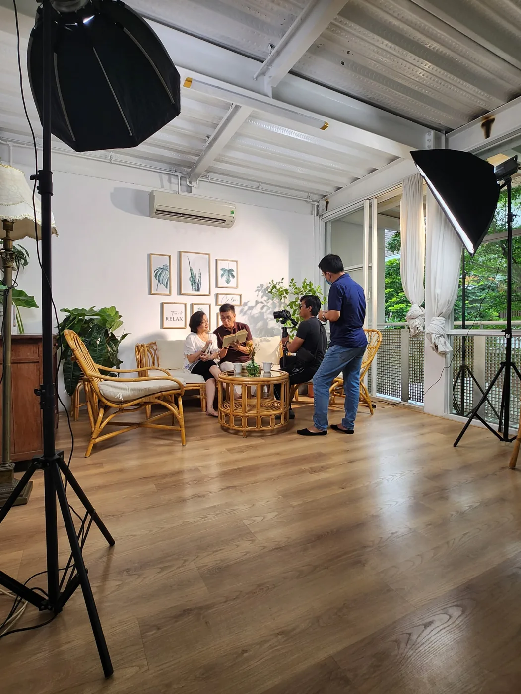 Không gian ghi hình và hệ thống ánh sáng