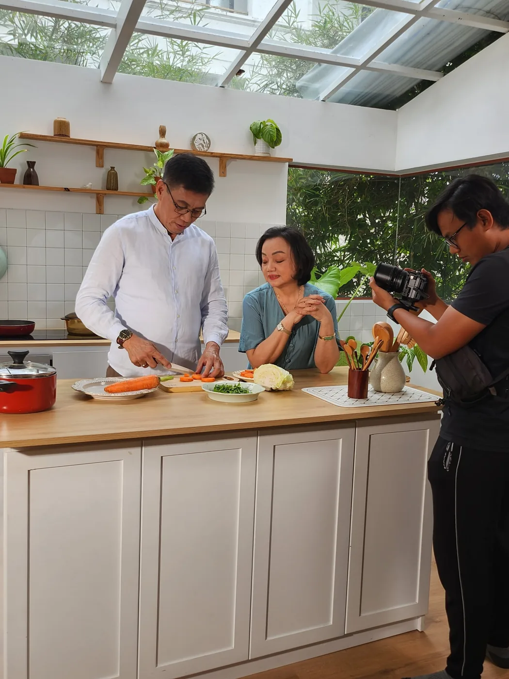 Toàn cảnh bối cảnh bếp trong buổi ghi hình
